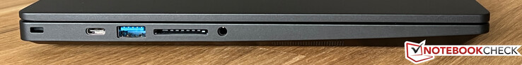 Izquierda: bloqueo Kensington, USB-C 3.2 Gen 2 (10 GBit/s, Power Delivery, DisplayPort modo ALT 1.4), USB-A 3.2 Gen 1 (5 GBit/s), lector de tarjetas, audio de 3,5 mm