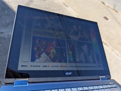 Al aire libre bajo la luz solar directa