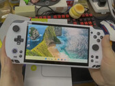 La GPD Win 5 en su nuevo acabado blanco. (Fuente de la imagen: GPD)
