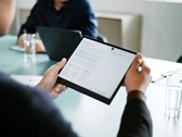 El MatePad Paper ejecuta HarmonyOS 2 y ofrece hasta 28 días de duración de la batería. (Fuente de la imagen: Huawei)