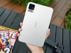 El Pad Ultra tiene un diseño delgado y ligero. En la imagen: la parte trasera de la tableta.