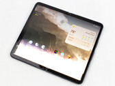 El Pixel Fold en cuestión muestra un creciente resplandor blanco que se extiende por el panel desde la parte inferior. (Fuente: Ars Technica)