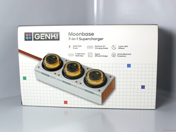 El paquete Moonbase con la funda...