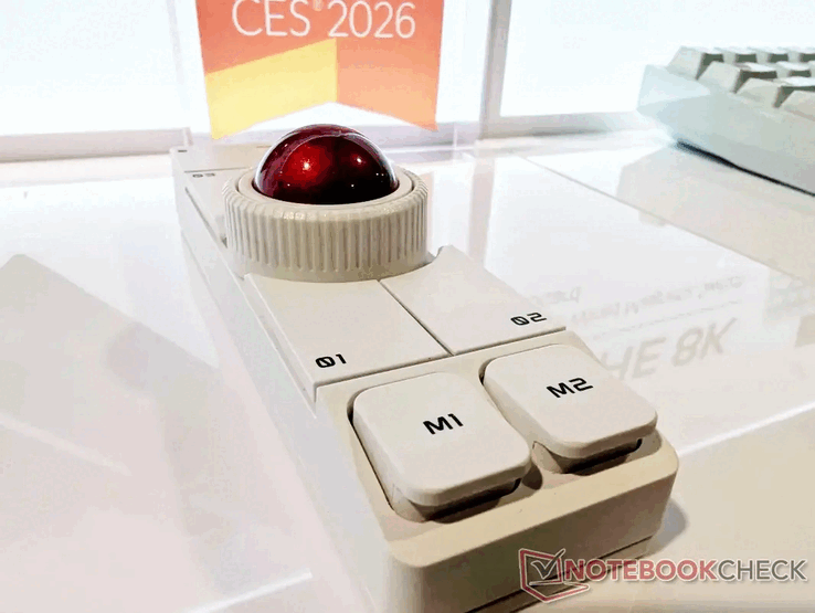 Botones blancos del Keychron Trackball. (Fuente de la imagen: Notebookcheck/Stephen Pereyra)