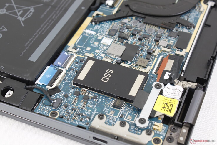 El modelo sólo se entrega con unidades SSD M.2 2230 NVMe, ya que las unidades 2280 no son compatibles