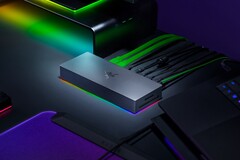 La base Razer Thunderbolt 5 Dock cuenta con iluminación RGB y una ranura para SSD M.2 (Fuente de la imagen: Razer)