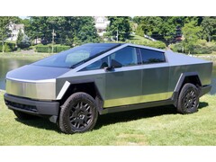 SpaceX y xAI están comprando cibercamiones Tesla aparentemente para la electrificación de flotas, pero los críticos especulan que es para reforzar las cifras de ventas. (Fuente de la imagen: Wikipedia)