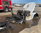 Este Tesla tuvo que ser sumergido para su extinción (imagen: SAC Metro Fire)