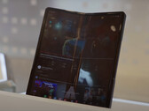 El Flex In N Out no es un prototipo de Galaxy Z Fold5. (Fuente de la imagen: Linus Tech Tips)