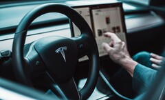 Tesla ha lanzado la actualización 2021.44.25, que incluye mejoras en el sistema de infoentretenimiento. (Fuente de la imagen: David von Diemar en Unsplash)