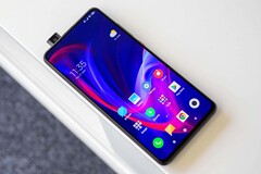 La Redmi K30 Ultra tendrá una cámara emergente como la Redmi K30 Pro, en la foto. (Fuente de la imagen: AKKett)