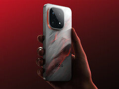 se espera que el iQOO 15 se lance a finales de octubre de 2025. En la imagen: una foto promocional del teléfono insignia. (Fuente de la imagen: iQOO)