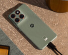 Los renders recientemente aparecidos del Motorola Edge 70 Fusion muestran múltiples opciones de color inspiradas en Pantone y un acabado trasero texturizado. (Fuente de la imagen: Motorola)