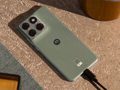 Los renders recientemente aparecidos del Motorola Edge 70 Fusion muestran múltiples opciones de color inspiradas en Pantone y un acabado trasero texturizado. (Fuente de la imagen: Motorola)