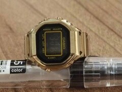 La imagen más antigua del rumoreado reloj Casio CRW-001G-9 con anillo de oro (en la foto), que parece ser un prototipo de preproducción temprana. (Fuente de la imagen: Great G-Shock World)