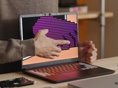 El Framework Laptop 13 Pro cuenta con una pantalla táctil personalizada.