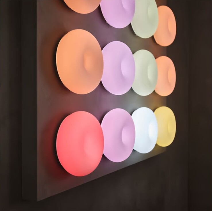 La lámpara LED de sobremesa/pared Varmblixt, regulable smart/color de cristal blanco y espectro blanco, 30 cm. (Fuente de la imagen: IKEA)