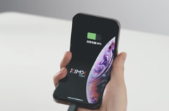 El Apple iPhone 'V' combina componentes de varios plegables tipo clamshell. (Fuente de la imagen: Bilibili)