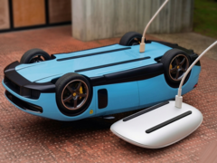Algunos dicen que el Ferrari Luce se parece a un ratón mágico de Apple.