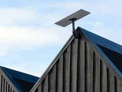Montaje en el techo de la antena parabólica del kit estándar Starlink. (Fuente de la imagen: SpaceX)