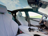 Interior del competidor del Model 3 Sello BYD (imagen: BYD/YouTube)