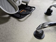 La distancia entre la silla y la bicicleta elíptica debe ser la adecuada