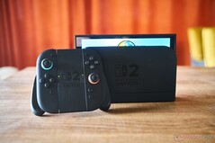 Varios usuarios de Nintendo Switch 2 (en la imagen) están hartos de los problemas relacionados con el modo acoplado de la portátil. (Fuente de la imagen: Hannes Brecher/Notebookcheck)