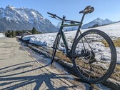 La UB77 de C.B.T. Italia es una bicicleta eléctrica ligera y convincente para el deporte y el uso diario.