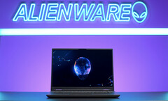 El Alienware m16 R2 combina procesadores Intel Meteor Lake y GPU NVIDIA de la serie GeForce RTX 40. (Fuente de la imagen: Dell)