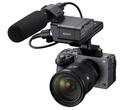 La Sony FX5 (ILME-FX5) incluye un soporte XLR para montar micrófonos externos y accesorios.