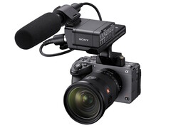 La Sony FX5 (ILME-FX5) incluye un soporte XLR para montar micrófonos externos y accesorios.