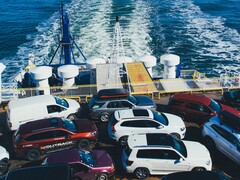 Fabricantes de automóviles estadounidenses como General Motors (GM) fabrican varios modelos de automóviles en el extranjero. (Fuente de la imagen: Unsplash, editado)