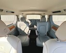 Interior de un Volkswagen ID.Buzz con sillón de capitán (Fuente de la imagen: Kirsten Alana)