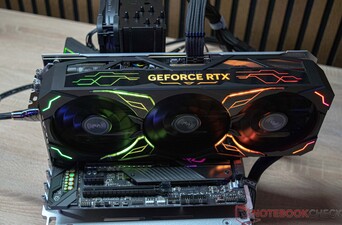 El KFA2 GeForce RTX 4080 Super SG durante la medición del ruido