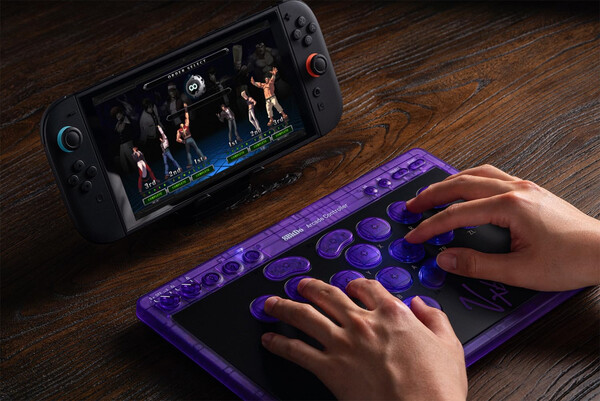 El 8BitDo Arcade Controller Transparent Purple Edition es compatible con la Nintendo Switch 2. (Fuente de la imagen: Nintendo)