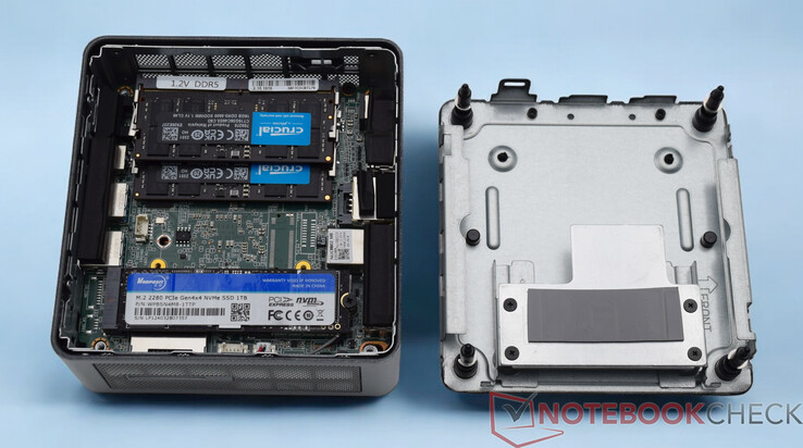 Geekom AE7 con placa base desmontada