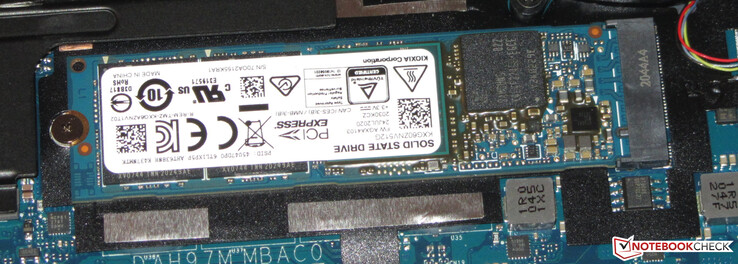Un SSD sirve como unidad del sistema.