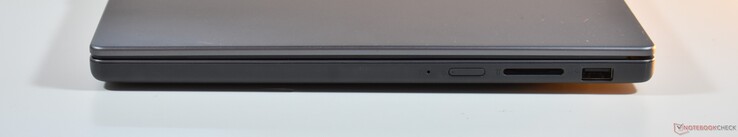 derecha: Lector de tarjetas SD, USB-A 3.2 Gen 1