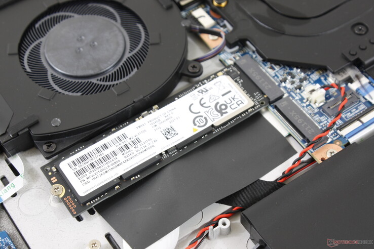 El sistema admite hasta dos SSD M.2 2280 PCIe 4