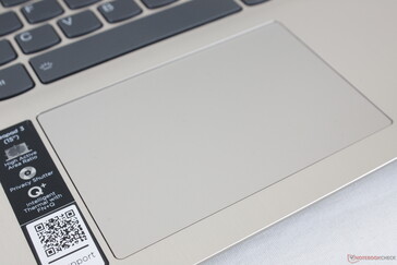 El clickpad funciona muy bien para el control básico del cursor, pero el clic se siente débil y esponjoso