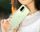 El As 6T tiene un aspecto similar a la versión no T del teléfono. En la imagen: Colorway verde sombra del teléfono. (Fuente de la imagen: OnePlus)