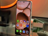 Oppo Find X8 Ultra en análisis. (Fuente de la imagen: Marcus Herbrich/Notebookcheck)