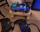 El Google Pixel 8 transformado en un dock emulador de consolas