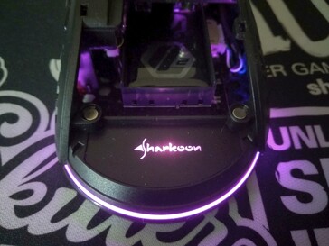 Sharkoon Light² 200 ratones ultraligeros para juegos con la parte superior abierta e iluminación RGB encendida
