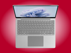 El Surface Laptop de 13 pulgadas pesa alrededor de 1,2 kg.