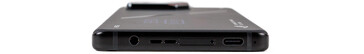 Abajo: audio, altavoces, SIM, USB, micrófono (fuente de la imagen: Daniel Schmidt)