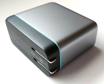 Vista de los laterales izquierdo, inferior y trasero.