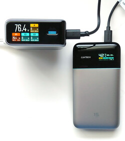 Cuktech 10 Ultra cargando rápidamente un banco de energía Cuktech 15 Air.