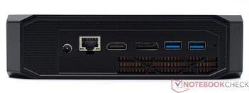 Parte trasera: alimentación, RJ45, HDMI 2.0, DisplayPort, 2x USB 3.2 Gen2