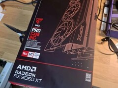 La variante XFX Pro Gaming de la próxima Radeon RX 9060 XT. (Fuente de la imagen: uesato_hinata en Reddit)